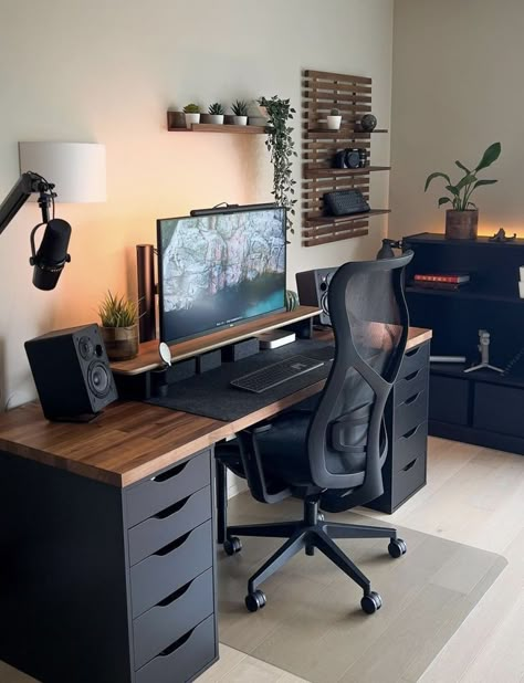 Mens Gaming Desk, Mens Office Setup, Room Set Up Ideas Men, Mens Bedroom With Desk, Home Office Aesthetic Men, Gaming Setup Man, Set Up Gamer Minimalista, Gamer Office Ideas, Home Work Station