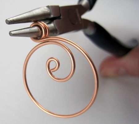 Hoop Earrings Tutorial, Earrings Tutorial, Wire Jewelry Making, Bijoux Fil Aluminium, Trendy Jewerly, Jewerly Making, Artistic Wire, Wire Jewelry Designs, Earrings Hoops