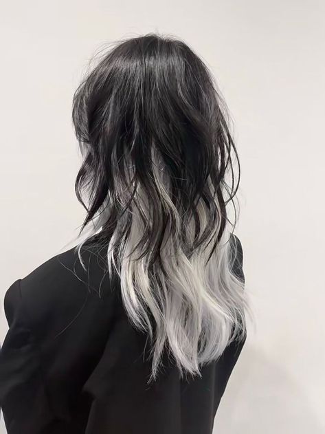 Underdye Hair, Punk Hairstyles, Hair Color Underneath, Peekaboo Hair, Dyed Hair Inspiration, Hairstyles Women, Women's Hairstyles, Pretty Hair Color, Hair Stylies