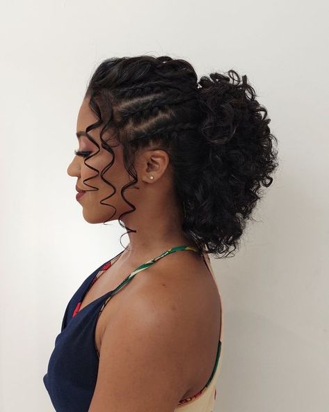 21 CURLY HAIRSTYLES FOR FORMAL OCCASIONS - julsweek Curly Hairstyles For Formal, Hairstyles For Formal, Curly Bridal Hair, Curly Hair Up, Curly Wedding Hair, Curly Hair Updo, Curly Hair Styles Easy, Natural Curls Hairstyles, Penteado Cabelo Curto