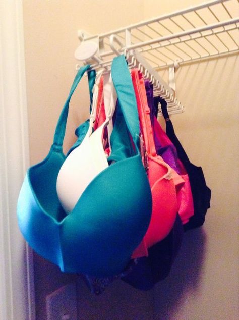 Repurpose a tie or belt rack to organize all of your bras and save a ton of space. Repin! Diy Bra Hanger, Bra Storage Ideas Diy, Diy Bra Storage, Bra Storage Ideas, Malm Wardrobe, Diy Bra Organization, Storing Bras, Rental Diy, Hanging Bras