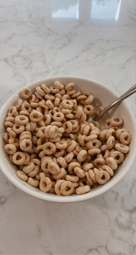 cheerios are the best cereal Cheerios Aesthetic, Bowl Of Cheerios, Cheerios Cereal, Best Cereal, Breakfast Board, Food Captions, Cold Cereal, Bowl Of Cereal, Healthy Food Motivation