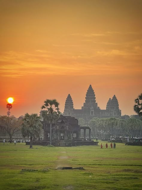 Cambodia Aesthetic Photography, Places To Visit Cambodia, Travel Southeast Asia, Siem Reap Cambodia Photography, Southeast Asia Travel Aesthetic, Cambodia Travel Aesthetic, Travel South East Asia, South East Asia Aesthetic, Southeast Asia Aesthetic