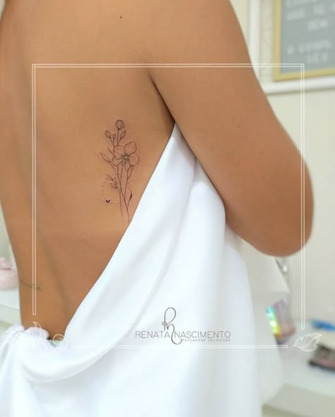 Tattoo Back Placement For Women, Tattoo In Ribs Women, Fine Line Flower Tattoo Back Of Arm, Flower Tattoo Upper Back, Back Bouquet Tattoo, Small Floral Rib Tattoo, Woman Side Tattoo Ribs, Hip Dainty Tattoo, Spine Bouquet Tattoo