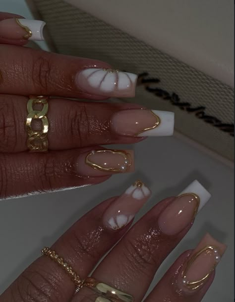 January Nail Sets, Italian Style Nails, Short Square Nails Ideas With Charms, Small Coffin Nail Ideas, Nail Designs White And Gold, Acrylic Nails White Design, White And Gold Square Nails, Light Blue Nails Square, Square Nail Designs Trending Now 2024