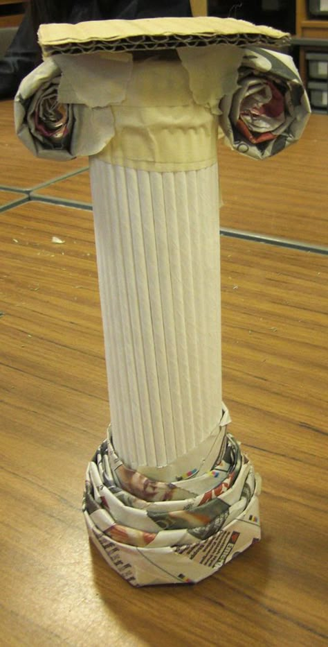 Greek columns, aren't they great.  the children worked in groups to produce them, think they learned quite a lot about Greek Architecture too! Vases Drawing, Pink Vases, Round Vases, Square Vases, Greek Party, Silver Vases, Vases Design, Vases Diy, Wooden Vases