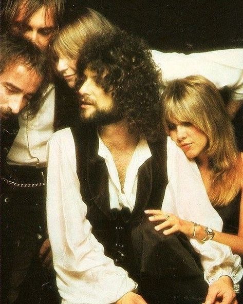 Buckingham Nicks, Lindsey Buckingham, Stevie Nicks Fleetwood Mac, 70s Aesthetic, Mazzy Star, Mötley Crüe, Music Aesthetic, Rock Legends, Fleetwood Mac