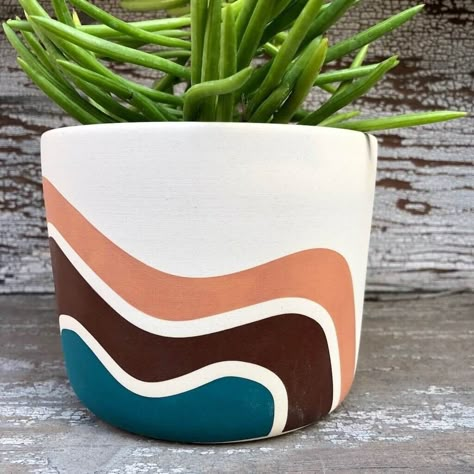 Planter Pot Design Ideas, Terracotta Pots Painted Ideas, Drawing On Flower Pot, Pottery Flower Pots Handmade, Clay Pot Design, Clay Planters Diy, Flower Pot Painting Ideas Aesthetic, Pot Designs Painted, Painted Pots Diy Creative