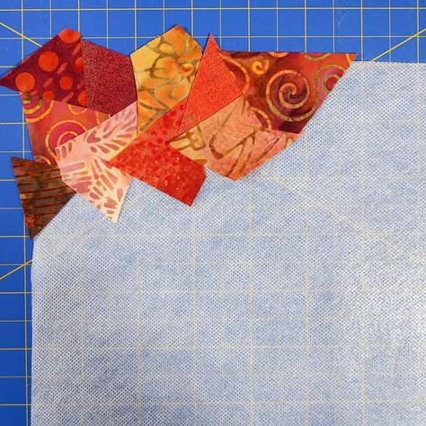 How to make a one-of-kind applique with small pieces fabrics Kawandi Quilting, Fabric Applique Diy, Crazy Quilt Tutorials, Crumb Quilt, Stitching Ideas, Scrap Fabric Crafts, Scrap Fabric Projects, Scrappy Quilt Patterns, Start Quilting