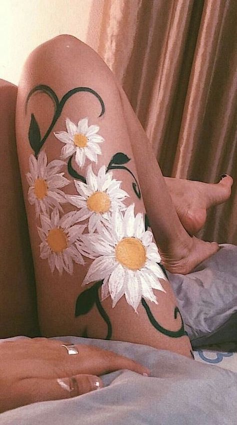 Paintings Tumblr, Festival Make Up, Leg Art, Leg Painting, Skin Paint, Flowers Painted, Back Painting, Aesthetic Painting, Art Flowers