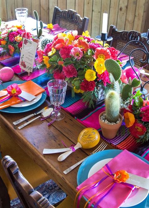 Mexican Dinner Party, Mexican Party Ideas, Art Techno, Diwali India, Celebration Dance, Mexican Theme Party, Mexican Themed Weddings, Festival Games, Mexican Party Decorations