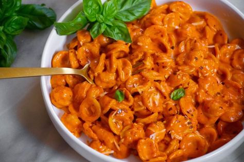 Spicy Vodka Pasta - Jawns I Cooked Recipe With Tortellini, Gigi Hadid Vodka Pasta, Vodka Pasta Recipe, Spicy Pasta Sauce, Spicy Vodka Pasta, Tuna Noodle Casserole Recipe, Vodka Sauce Recipe, Vodka Sauce Pasta, Vodka Pasta