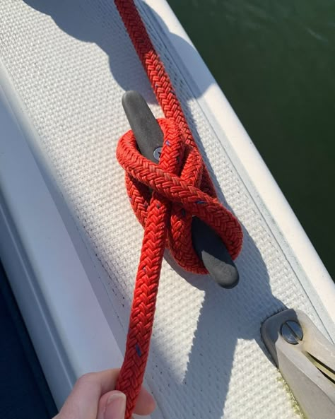 Sailing Knots How To Tie, Ropes Aesthetic, Sailing Aesthetic, Sailing Knots, Boat Rope, Sailing Rope, Sailing Gear, Sail Life, Nautical Knots