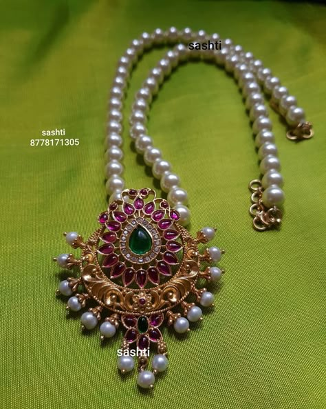 Kemp Pendant Pearl Mala ~ South India Jewels Pearl Pendant Designs Gold, Kemp Pendant, Jewelry Bulgari, Ruby Jewelry Necklaces, Pearls Jewellery, Pearl Mala, Bulgari Jewelry, Jewelry Hippie, Beaded Jewelry Bracelets