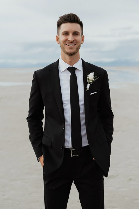 Utah Wedding Photographer, Zandra Barriga Photo, First Look, Bridal Inspiration, Bridal Session Inspiration, Wedding Day Inspiration, Black Suit, Utah Wedding Photographer, Utah Wedding, Salt Flats, Bridal Ideas, Wedding Pose Ideas, Desert Wedding, Black Tie, Groom Ideas