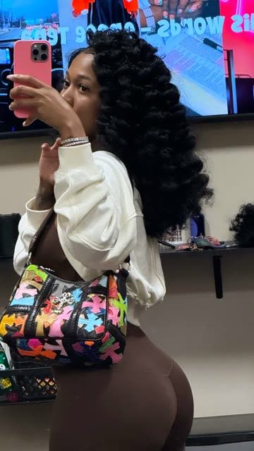 View this Snap from DESS DIOR on Snapchat! Dess Dior, Pressed Natural Hair, Silk Press Natural Hair, Model Outfit, Chill Fits, Fly Girl, Workout Aesthetic, Cute Comfy Outfits, Baddie Hairstyles