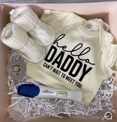 New Dad Surprise Baby Announcements, Telling Bf Im Pregnant Ideas, Telling Boyfriend Your Pregnant Ideas, Pregnacy Announcments Boxes, We’re Expecting, How To Tell My Boyfriend I'm Pregnant, Pregnancy Suprise Ideas, Telling My Bf Im Pregnant, Cute Ways To Tell Your Bf Your Pregnant