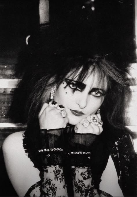 Trad Goth Makeup, 80s Goth, Siouxsie And The Banshees, Siouxsie Sioux, Goth Bands, Goth Music, Goth Stuff, Goth Subculture, Trad Goth