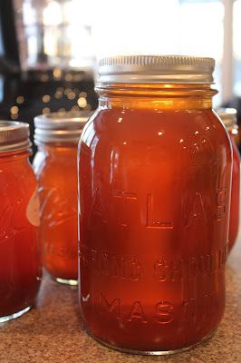 Apple Pie Drink Alcohol, Moonshine Recipes Homemade, Flavored Moonshine Recipes, Moonshine Drink Recipes, Apple Pie Drink, Apple Pie Moonshine Recipe, Homemade Moonshine, Homemade Liqueur, Moonshine Recipe