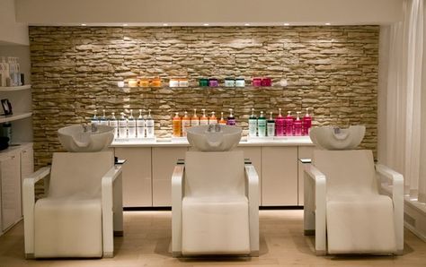 backbar Salon Shampoo Area, Beauty Bar Salon Ideas, Beauty Bar Salon, Salon Design Ideas, Home Hair Salons, Hair Salon Design, Hair Salon Interior, Salon Shampoo, Salon Suites Decor