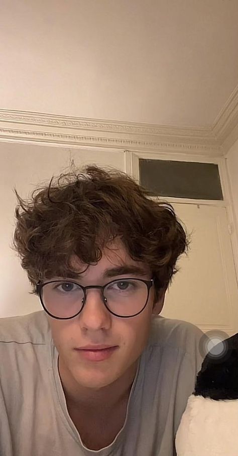 Brunette Man With Glasses, Talk Brunette Guy, Brunett Boyfriend, Hot Glasses Look Men, Boyfriend Glasses Aesthetic, French Guys Aesthetic, Glasses On Brunettes, Brunette Aesthetic Boy, Brunette Guy With Glasses