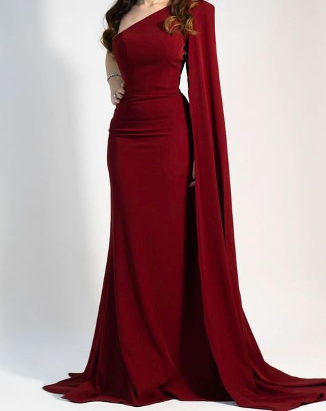 Red Gala Dresses, Classy Fashion Chic, Elegant Red Dress, Burgundy Bridesmaid Dresses Long, Sweep Train Prom Dress, Bride Dress Simple, Modest Dresses Fashion, Classy Prom Dresses, Pretty Prom Dresses