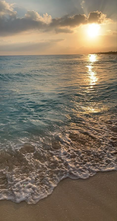 Ocean Pictures, Pretty Landscapes, Beach Wallpaper, Cool Pictures Of Nature, Sunset Pictures, Pretty Wallpapers Backgrounds, Alam Yang Indah, Summer Pictures, Nature Aesthetic