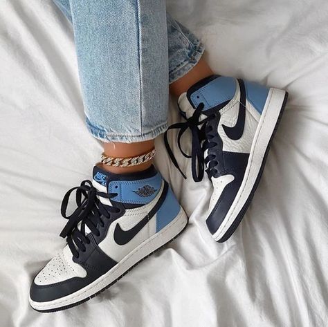 Jordan Shoes Girls, Air Shoes, Nike Air Shoes, Jordan 1s, Fresh Shoes, Hype Shoes, Aesthetic Shoes, Dream Shoes, Trendy Shoes