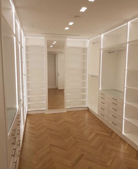 Rich Furniture, House Closet, Bedroom Ideas For Couples, Dressing Room Decor, Dressing Room Closet, Dream Closet Design, Walk In Closet Design, Closet Design Layout, Luxury Closets Design