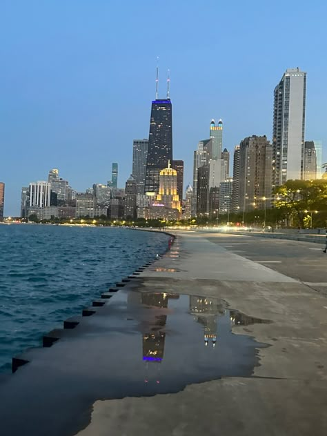 Lake Michigan Chicago Aesthetic, Lake Michigan Aesthetic, Chicago Lake Michigan, Michigan Aesthetic, Chicago Lake, Chicago Girls, Michigan Lake, Chicago Aesthetic, Summer Walks