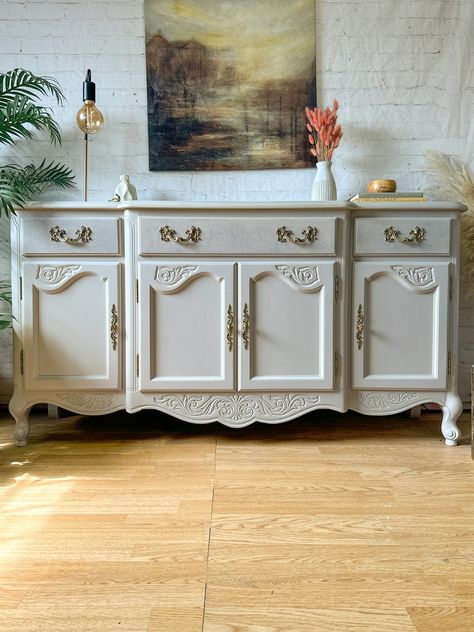 From drab to fab! ✨ This sideboard got a major glow-up in my workshop. My client wanted a modern, "greige" look, and we nailed it with @frenchicpaint Cool Beans paint. 🎨 The paint wash finish on the top and drawer fronts is the perfect touch. ㅤ Swipe to see the jaw-dropping before pic – talk about a transformation! 🤩 This sideboard is ready to take centre stage in its new home. ㅤ #furnituremakeover #beforeandafter #upcycledfurniture #frenchicpaint #coolbeans #sideboardstyling #interiordesign ... Paint Wash, Cool Beans, Furniture Studio, Painted Sideboard, Bedroom Sideboard, Set Of Drawers, Neutral Paint, Hallway Table, Living Room Bookcase