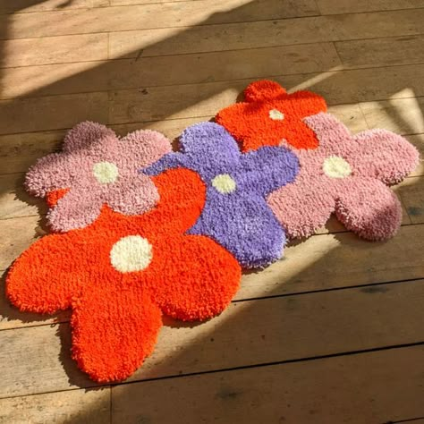 Flower Tufted Rug, Cute Rug Ideas, Easy Tufting Ideas, Tufting Ideas Beginner, Tufting Flower, Tulip Rug, Y2k Fashion Design, Groovy Rug, Flower Rugs