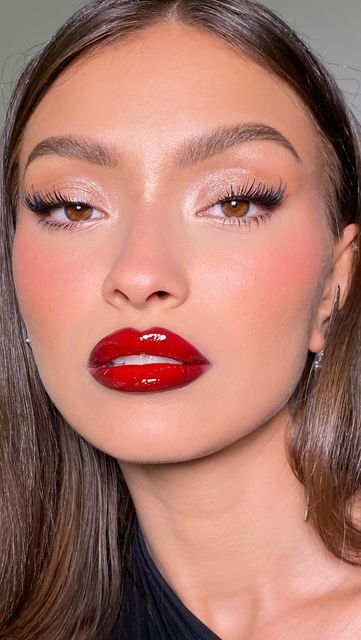 158K views · 14K likes | Claudia Neacsu on Instagram: "Wishing you all a magical Christmas! 💌💫🎄 Couldn’t help myself but to post my signature glazed red lip 💋 on beautiful @iamalinamorozova Using: @maccosmeticsuk Chestnut Lip Liner & lip glass @byterryofficial matte lip in 10 my red which has to be one of my all time fave reds! @urbandecayuki Space Cowboy Eyeshadow #redlipstick #christmasmakeup #glossy #makeup #claudianmakeup" Glowy Makeup Red Lip, Red Lip Makeup Look Aesthetic, Homecoming Makeup Red Lips, Red Lipgloss Makeup Look, Soft Glam Makeup For Red Dress, Cute Red Lip Makeup, Makeup Inspo Red Lip, Daytime Red Lip, Natural Makeup With Red Lipstick