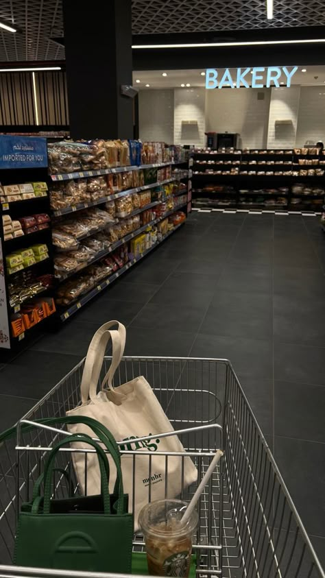 Shopping Aesthetic Grocery, Grocery Cart Aesthetic, Food Shopping Aesthetic, Mercado Aesthetic, Aesthetic Grocery Store, Aesthetic Grocery Shopping, Aesthetic Groceries, Groceries Aesthetic, Grocery Shopping Aesthetic