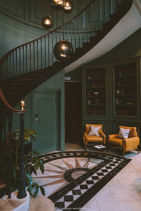 Korean House, Art Deco Interior Design, Deco Decor, Art Deco Home, Vintage Interior, Spiral Staircase, Interior Deco, Art Deco Interior, Decor Living Room