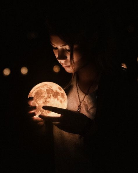 Holding the moon and all of its powers. Digital Art as Surrealism and Imagination. Click the image, for more art from Okan Özel. Holding The Moon Photography, Astrology Photography, Moon Portrait, Moon Photoshoot, Holding Moon, Holding The Moon, Nursery Table, Moon At Night, Carlos Castaneda