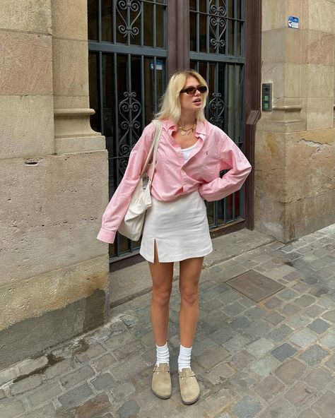 Pink Shirt Skirt Outfit, Dinner Outfit Inspo Summer, Amsterdam Summer Outfits, Japan Summer Fashion, Boston Clogs Outfit, Linda Sza, Casual Dinner Outfit Summer, Nashville Outfits, Rock Outfit