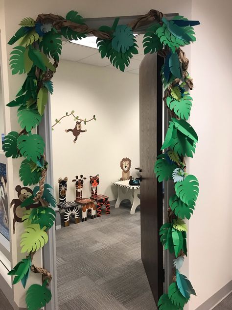 Jungle School Decorations, Jungle Theme Party Decor, Jungle Theme For Classroom, Theme Jungle, Jumanji Theme Decorations, Jungle Theme Arts And Crafts, Jungle Preschool Theme Classroom, Preschool Jungle Theme Classroom, Rainforest Classroom Decorations