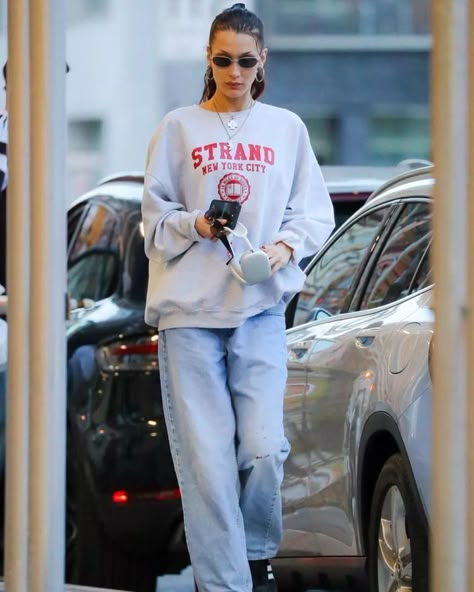 Bella Hadid Casual Outfits, Bella Hadid Casual, White Sweatshirt Outfit, Bella Hadid Street Style, Models Off Duty Style, Bella Hadid Outfits, Bella Hadid Style, Hadid Style, Model Off Duty