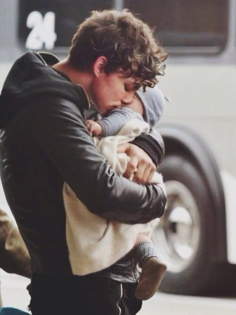 Julian Blackthorn, Image Couple, Foto Baby, Ashton Irwin, Luke Hemmings, Cute Family, Family Goals, 영감을 주는 캐릭터