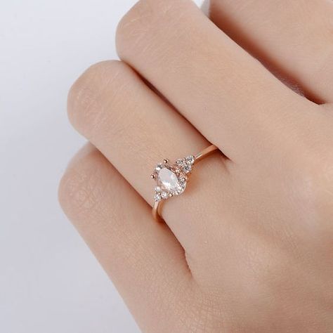 Rental Jewellery, Rose Gold Oval Engagement Ring, Simple Wedding Rings, Jewellery Organizer, Morganite Engagement Ring Rose Gold, Jewellery Shops, Rings Oval, Rose Gold Diamond Ring Engagement, Gemstone Wedding Rings