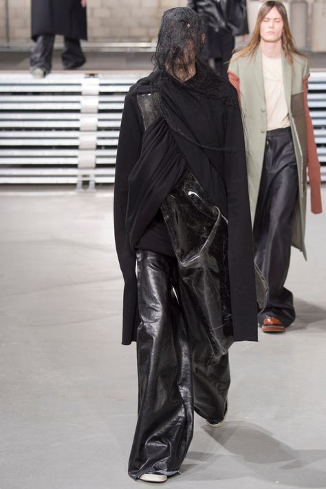 Rick Owens Fall 2017 Menswear Fashion Show | Vogue Rick Owens Archive Fashion, Rick Owens 2002, Rick Owens Archive, Archive Fashion Outfit, Archive Runway, Rick Owens Runway, Rick Owens Outfit, Rick Owens Fashion, Rick Owens Menswear