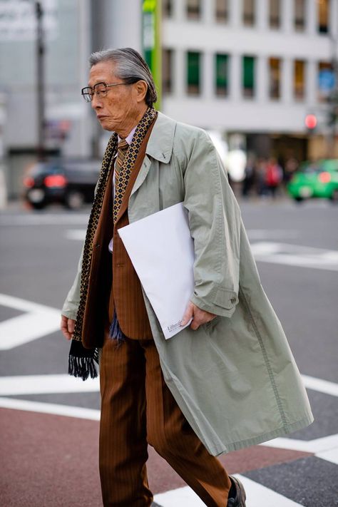 Tokyo street style: the strongest men's style | British GQ Japan Street Fashion, Japanese Street Fashion Men, Japanese Mens Fashion, Japan Fashion Street, Most Stylish Men, Harajuku Fashion Street, Best Dressed Man, Tokyo Street Style, Tokyo Street