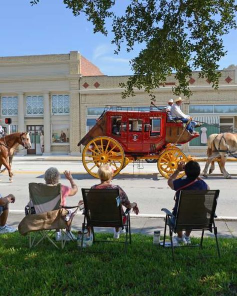 Okeechobee Florida - Things to Do & Attractions in Okeechobee FL Lake Okeechobee Florida, Okeechobee Florida, Beach Horseback Riding, Florida Tourism, Florida Road Trip, Train Museum, Beach Place, Travel Florida, Treasure Coast