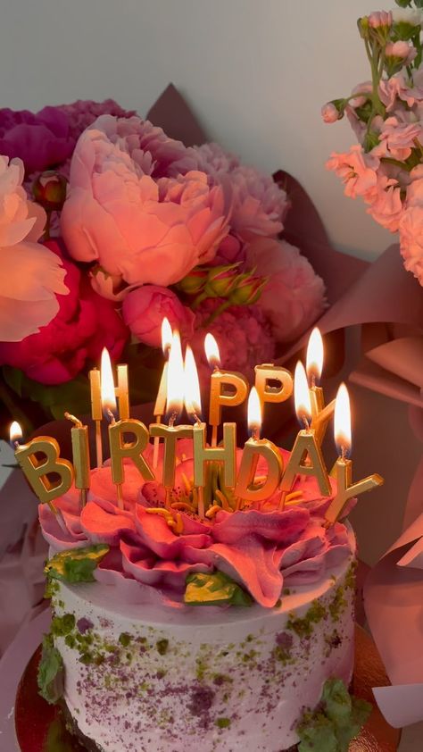 My Happy Birthday To Me, My Birthday Aesthetic, Its My Birthday Aesthetic, Birthday Cake And Flowers, Happy Birthday With Flowers, Birthday Cake Photography, Birthday Cake Wishes, Happy Birthday Aesthetic, Birthday Aesthetics