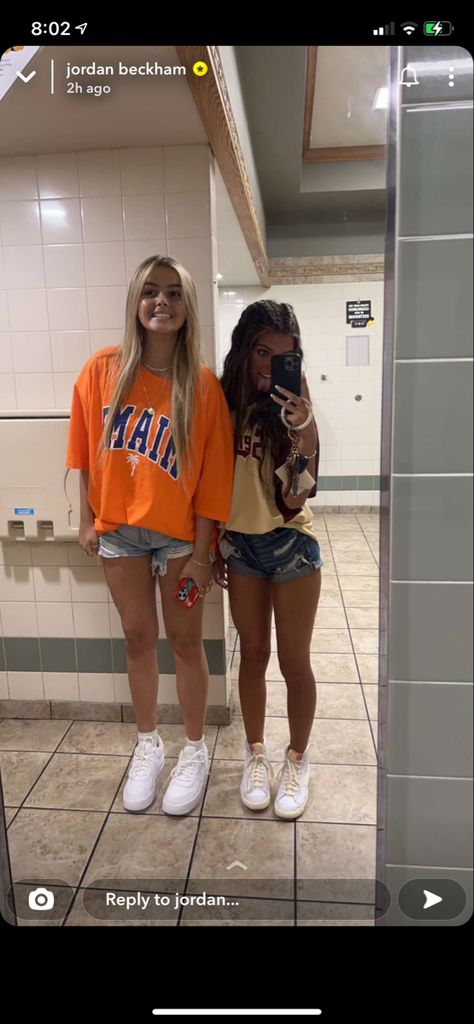 Hot Summer School Outfits, Cute Outfits To Wear To School Summer, School Outfit Ideas Hot Weather, Outfits To Wear To School With Shorts, Outfits For Branson, Jean Cute Outfits, Cute Summer Outfits For School Shorts, Sweat Shorts Outfit School, Denim Shorts Outfit School