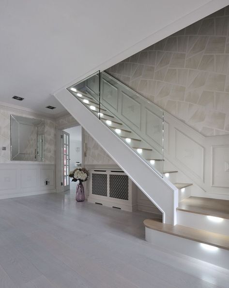 come-illuminare-le-scale-in-casa-10 Bespoke Staircases, House Staircase, New Staircase, Glass Staircase, The Staircase, Modern Stairs, Wooden Stairs, Glass Railing, Modern Staircase