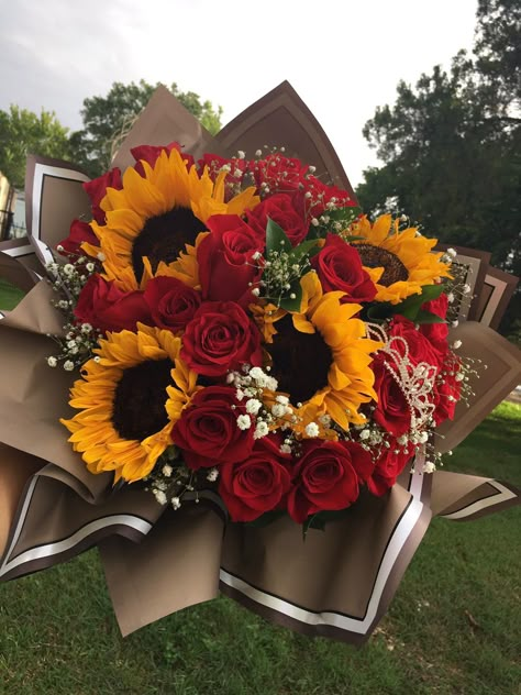 Sunflower Roses Daisy Bouquet, Mix Roses Bouquet, Bouquet With Sunflowers And Roses, Sunflower And Rose Bouquet Valentines, Bouquets Of Sunflowers, Red Roses Sunflowers Bouquet, Red And White Roses With Sunflowers, Sunflowers And Red Roses Bouquet, Wedding Ideas Sunflowers And Roses