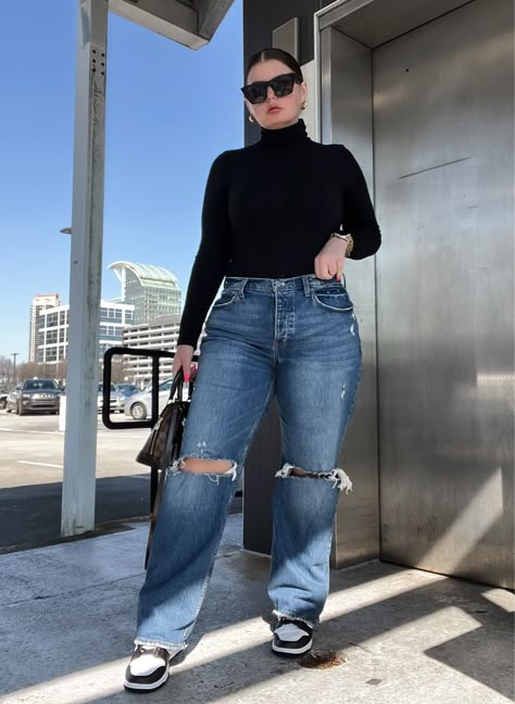 Baggy Jeans Outfit For Plus Size, Baggy Jeans And Turtleneck, Style 90s Baggy Jeans, Plus Baggy Jeans Outfit, 90s Wide Leg Jeans Outfit Winter, Plus Size Outfit With Jeans, How To Style Baggy Jeans Plus Size, Clothing Style Inspiration, Plus Size Loose Jeans