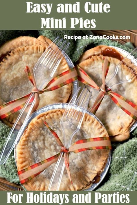 Easy Mini Pies, Mini Caramel Apple Pies, Caramel Apple Pies, Lunch For Two, Mini Caramel Apples, Caramel Dessert, Dessert Holiday, Cinnamon Apple Pie, Mini Apple Pies